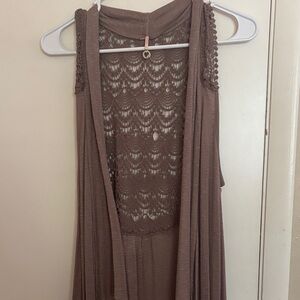 Women’s Sleeveless Crochet Back Open Front Duster - Taupe